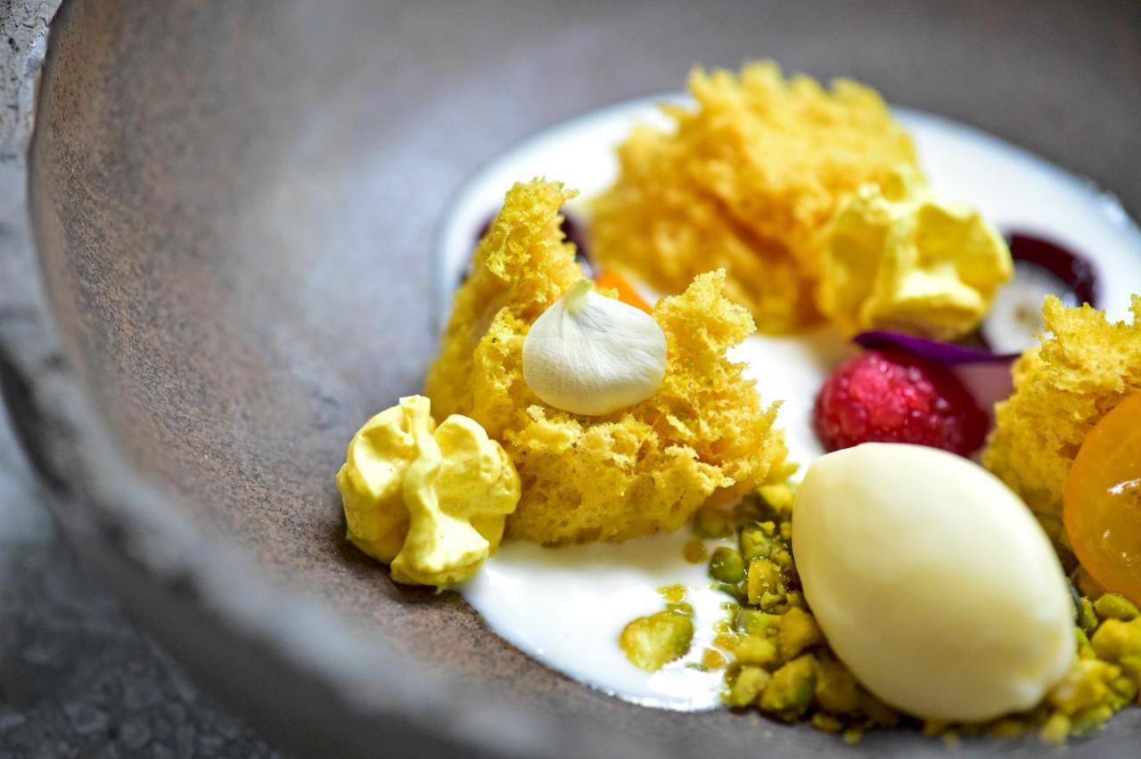 Porto Palacio Hotel By The Editory Bagian luar foto Ingredients for an omelette