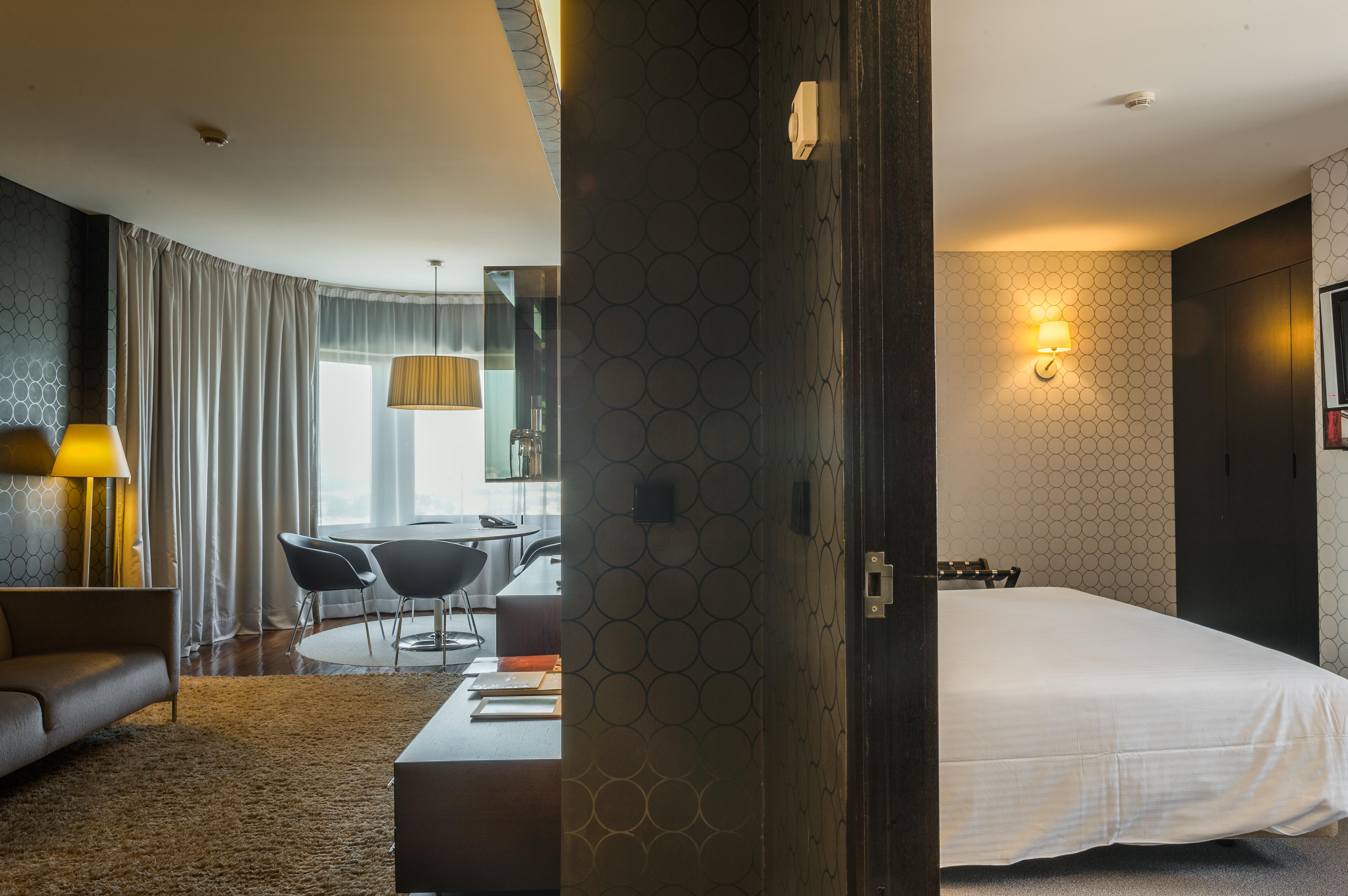Porto Palacio Hotel By The Editory Bagian luar foto A suite at the hotel