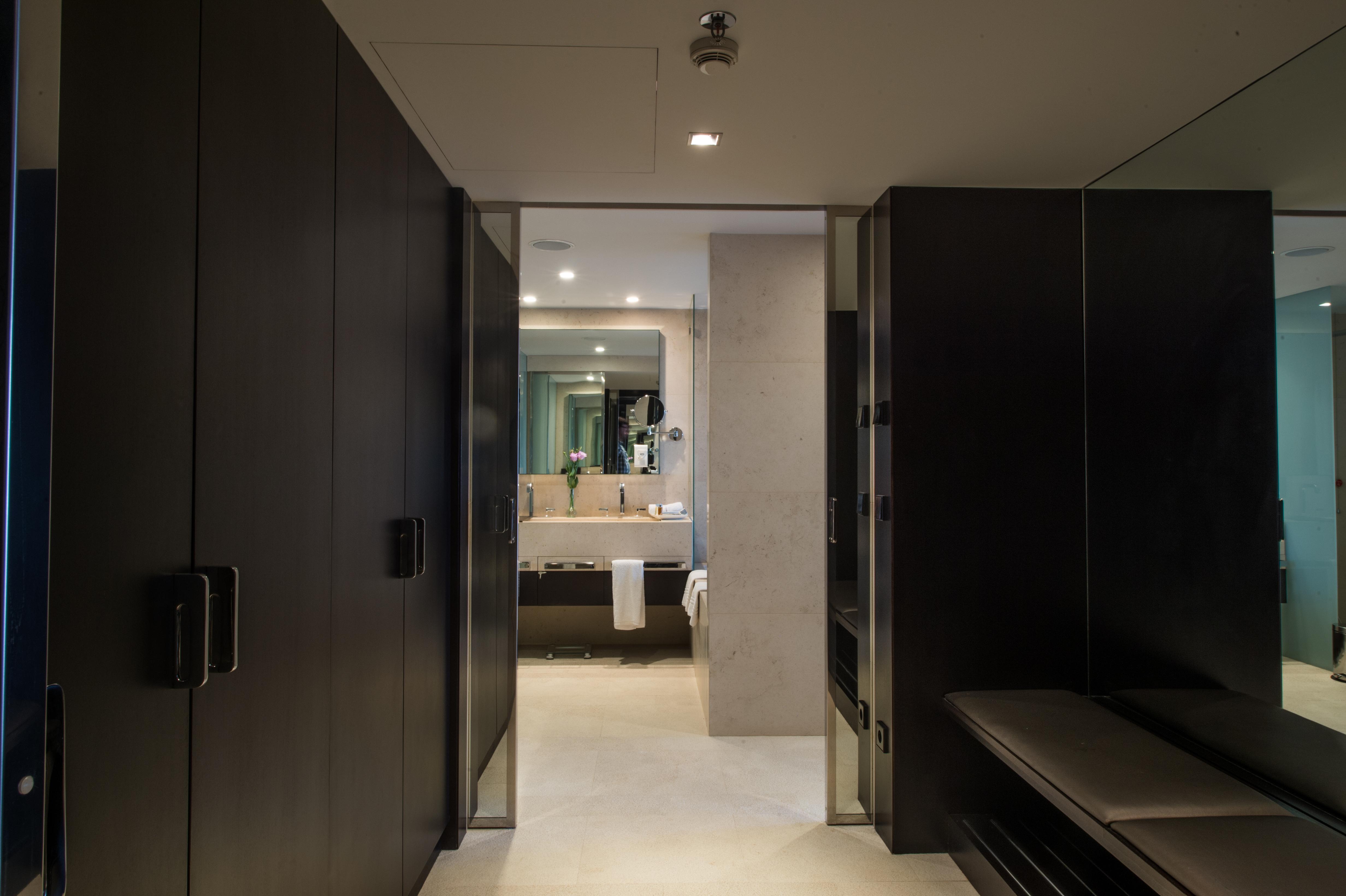 Porto Palacio Hotel By The Editory Bagian luar foto A walk-in wardrobe