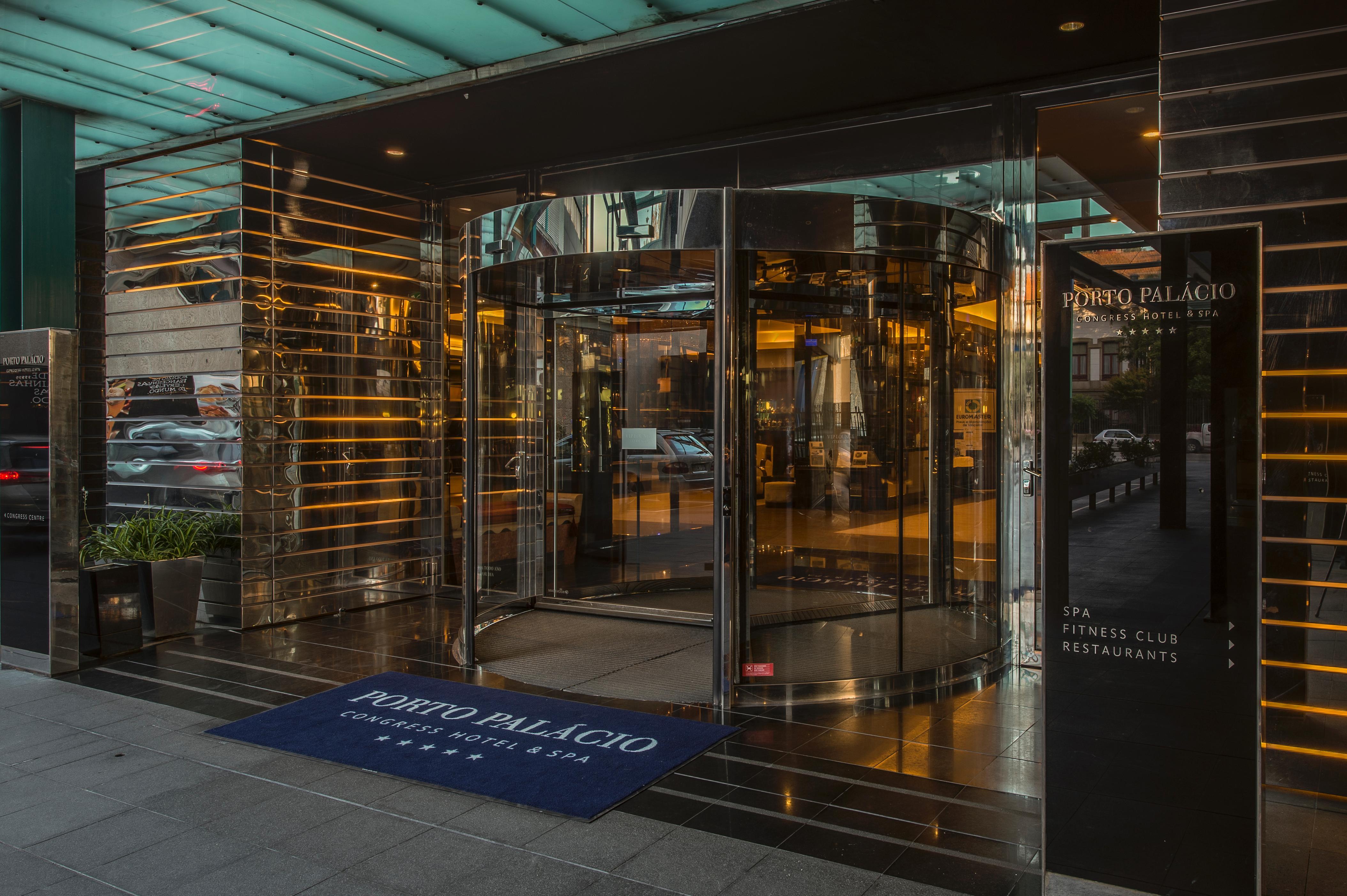 Porto Palacio Hotel By The Editory Bagian luar foto Entrance of the hotel