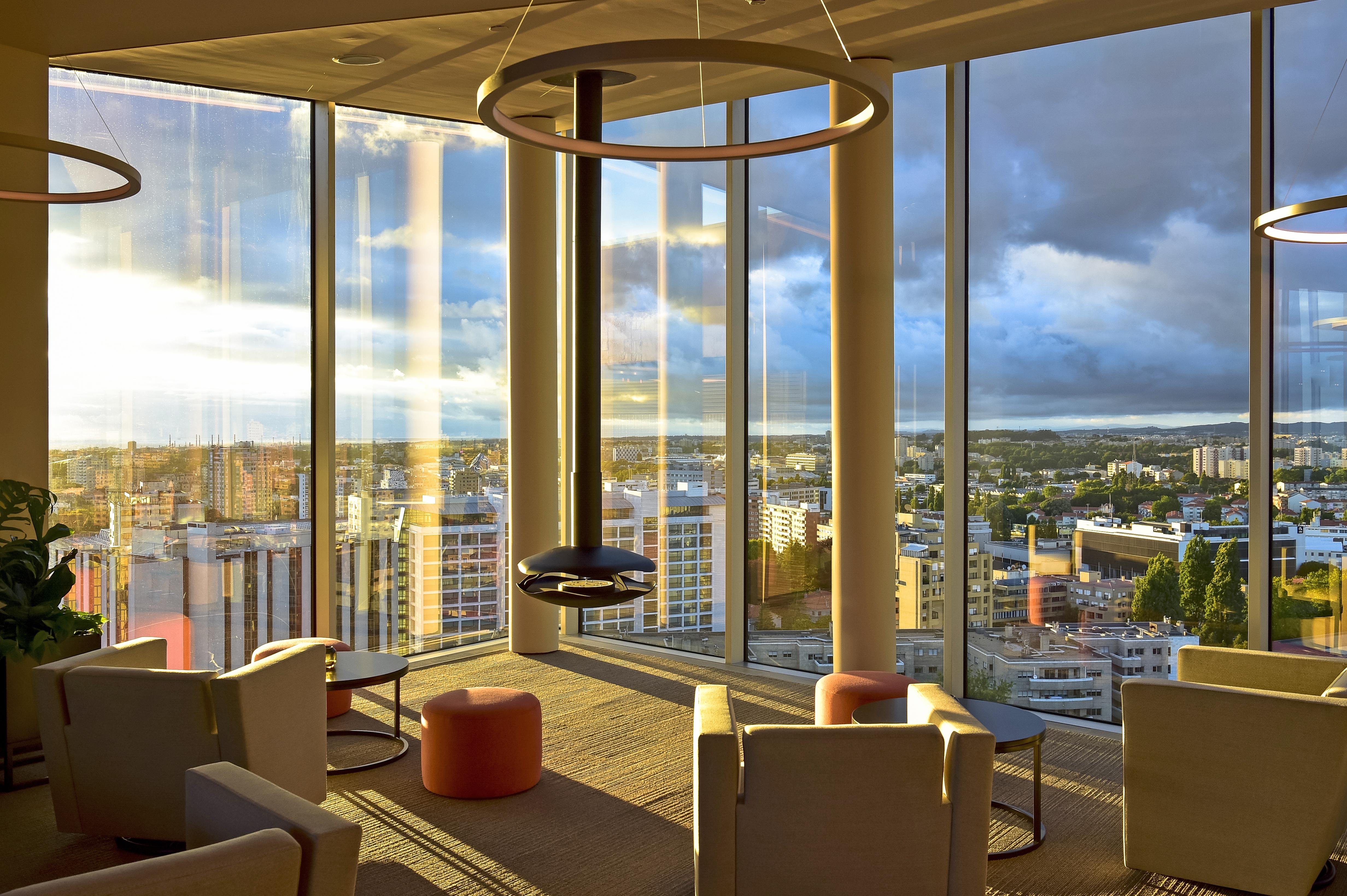 Porto Palacio Hotel By The Editory Bagian luar foto Skyline's Sky Lounge