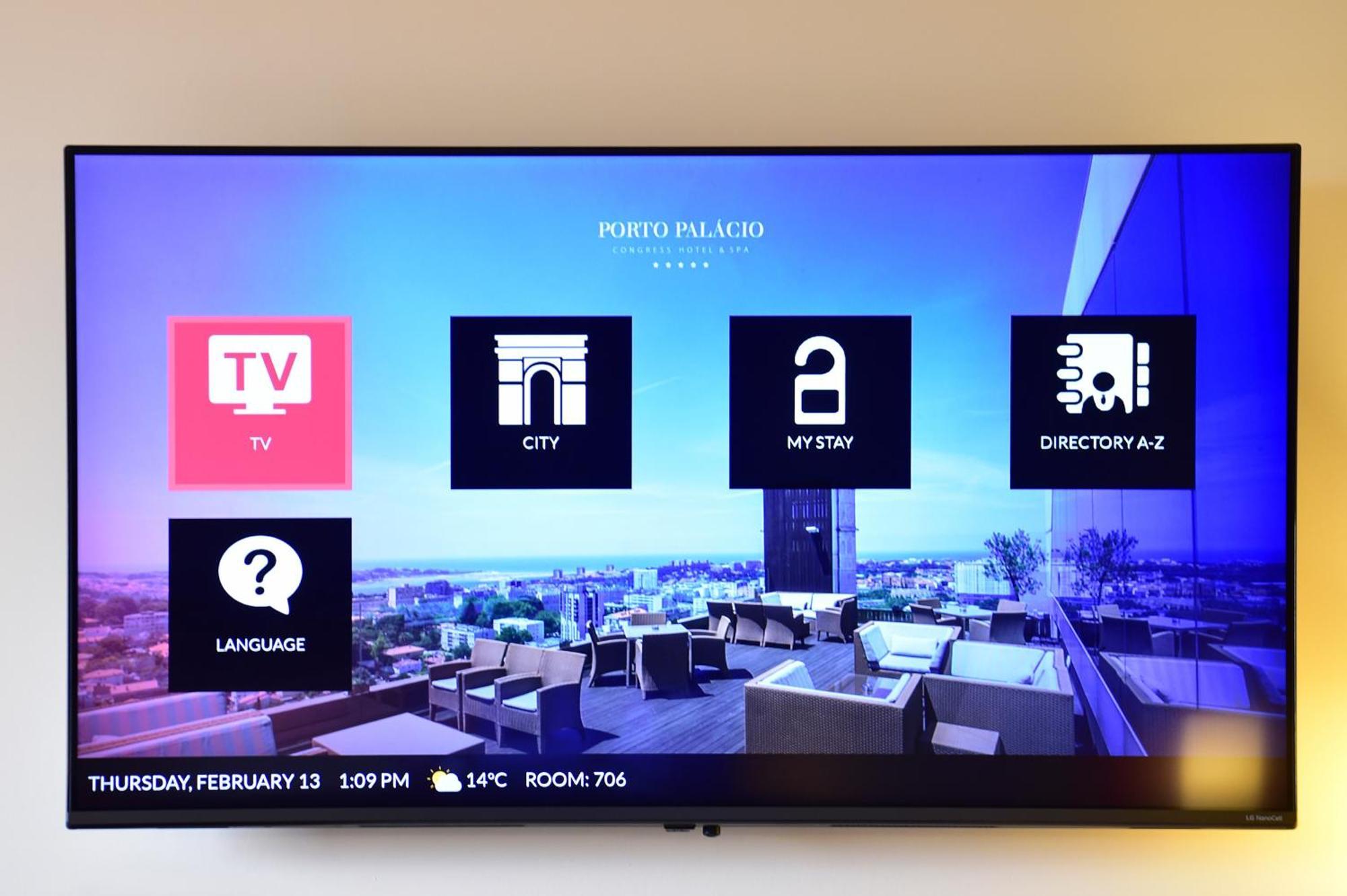 Porto Palacio Hotel By The Editory Ruang foto A smart TV