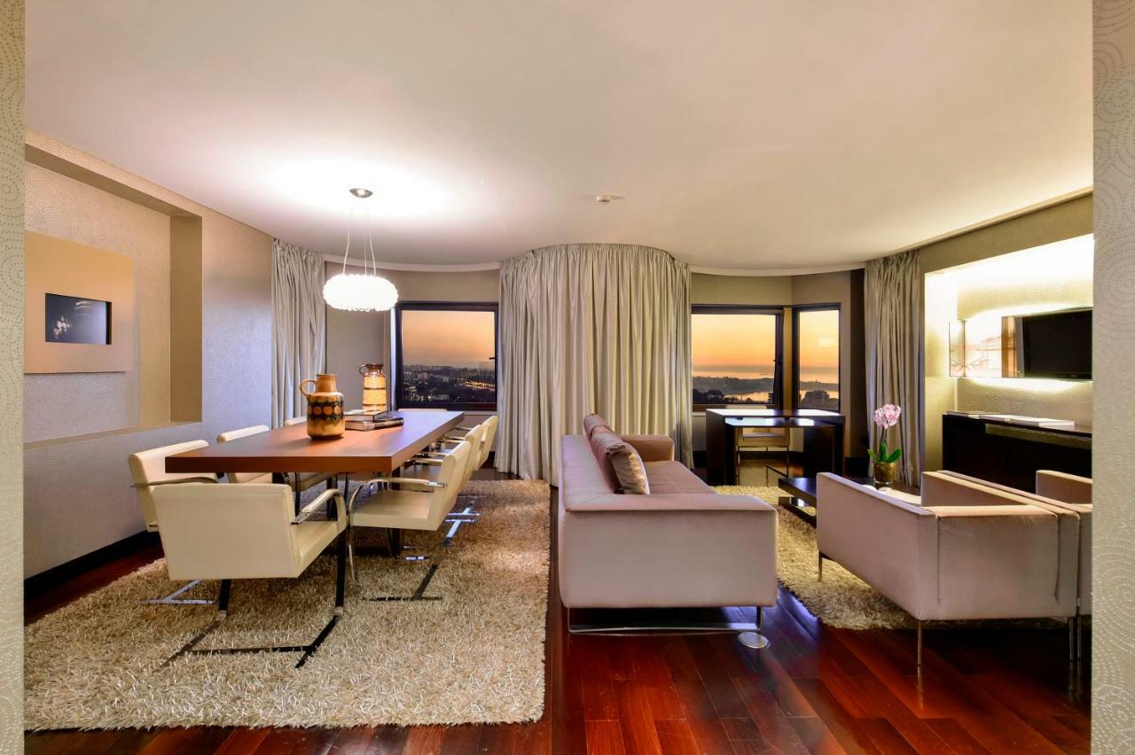 Porto Palacio Hotel By The Editory Bagian luar foto A living room in a hotel